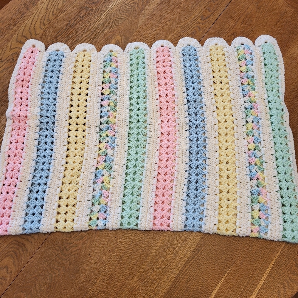 Vintage 70s Acrylic Pastel Hand Knit Baby Afghan 48" X 32" - Picture 2 of 6